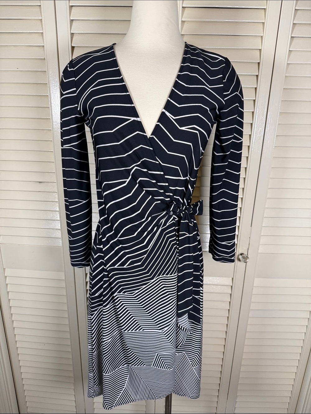 BCBG Max Azria Adele Geometric Print Wrap Dress Navy White Small